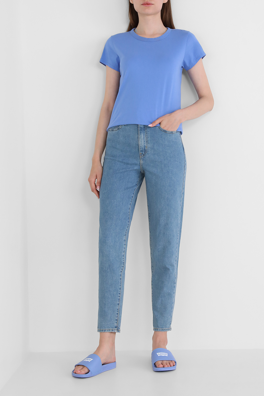 מכנסי ג'ינס טאפר בגזרה גבוהה